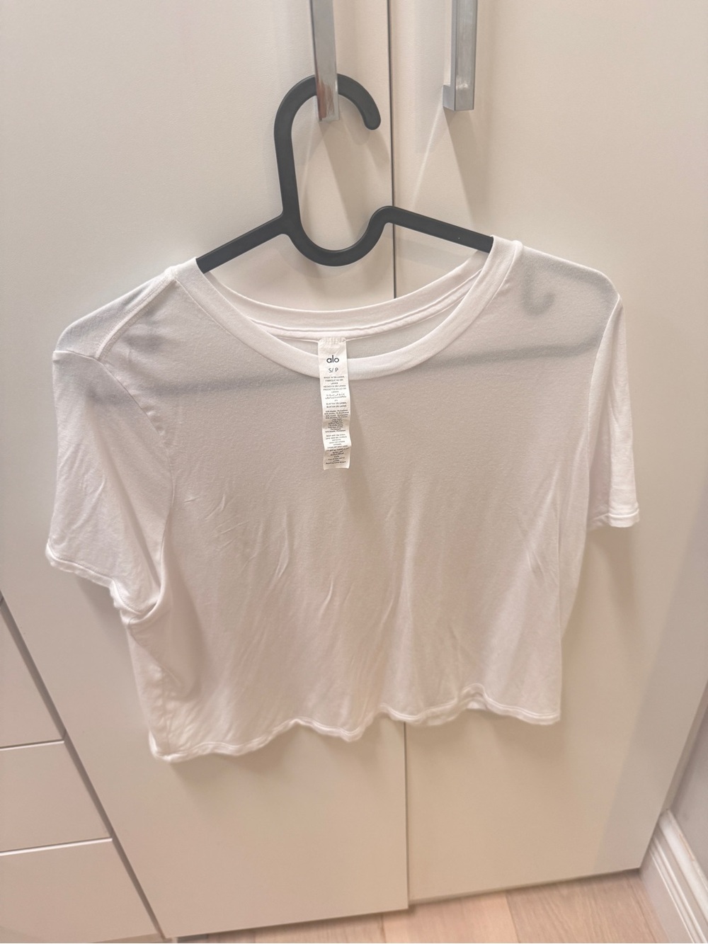 Alo Yoga White Cropped Tee